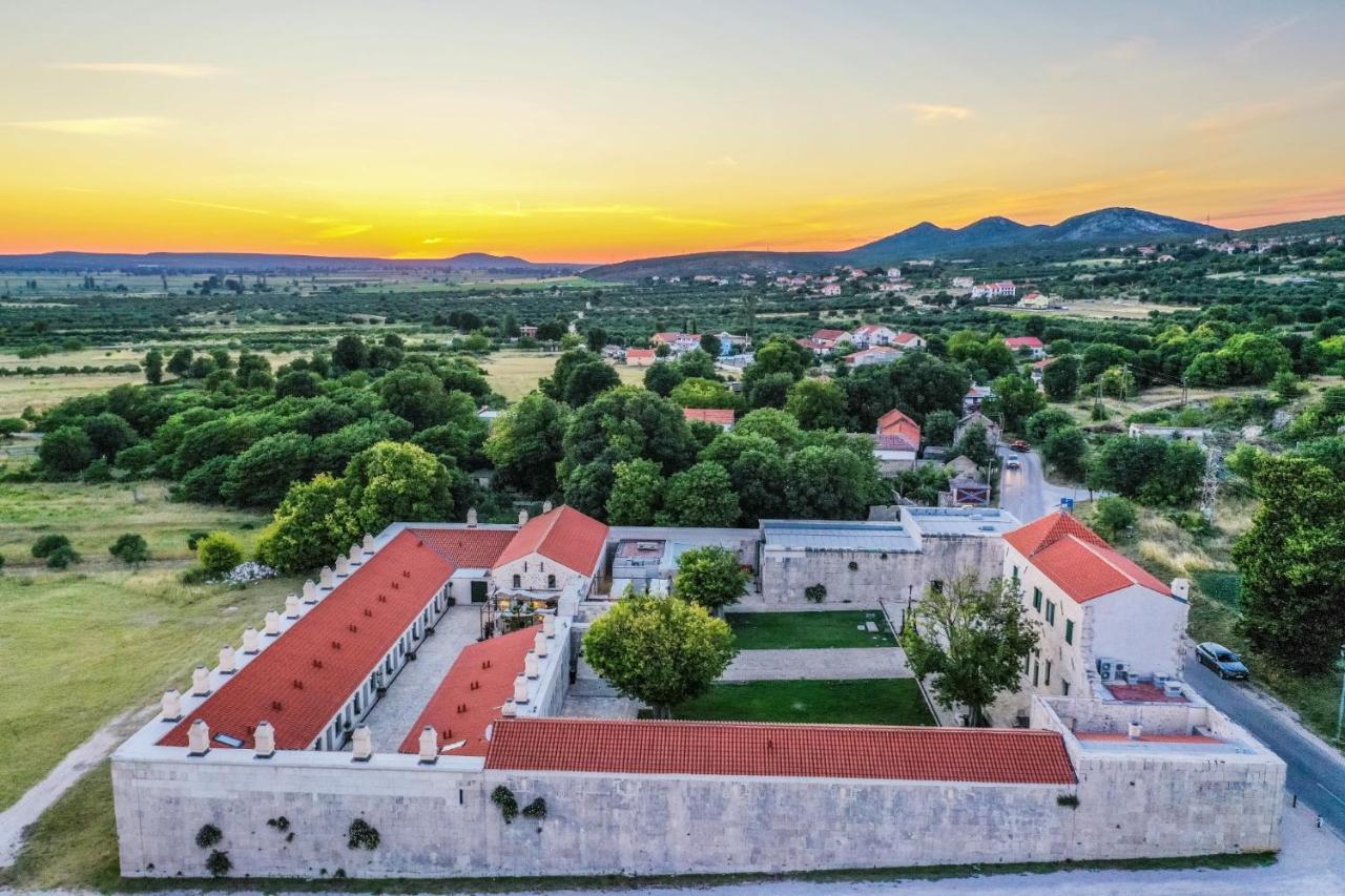 Heritage Hotel Maskovica Han Pakoštane Buitenkant foto